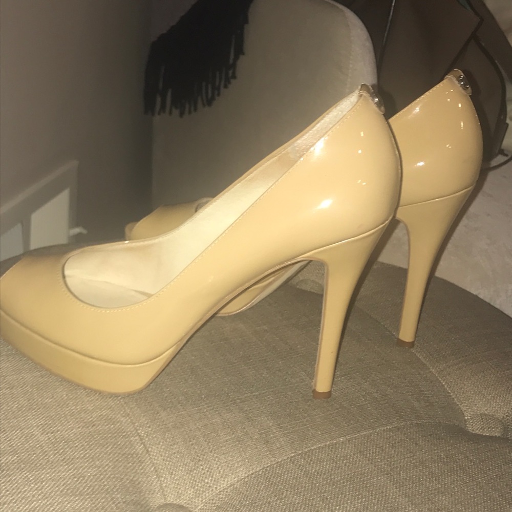 Michael Kors beige Pumps size 9